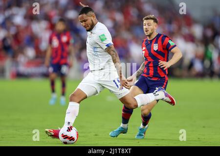 Orlando, Florida, Stati Uniti. 27 marzo 2022: ERIC DAVIS, difensore di Panama (15), passa in occasione della partita di qualificazione USMNT contro Panama CONCACACAF FIFA World Cup all'Exploria Stadium di Orlando, Fl, il 27 marzo 2022. (Credit Image: © Cory Knowlton/ZUMA Press Wire) Credit: ZUMA Press, Inc./Alamy Live News Foto Stock