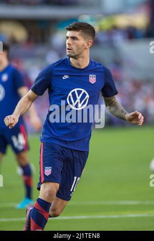 Orlando, Florida, Stati Uniti. 27 marzo 2022: Gli Stati Uniti avanzano Christian Pulisic (10) si scalda prima della partita di qualificazione della Coppa del mondo FIFA 2022 tra Panama e USMNT Orlando, FL. USA sconfigge Panama dal 5 al 1. Jonathan Huff/CSM. Credit: CAL Sport Media/Alamy Live News Foto Stock