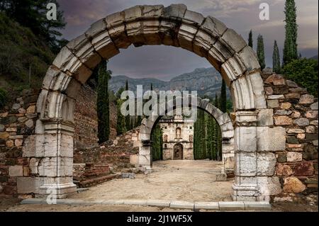 Archi d'ingresso alla certosa di Santa María de Escaladei, a El Priorato, provincia di Tarragona, Catalogna, Spagna Foto Stock