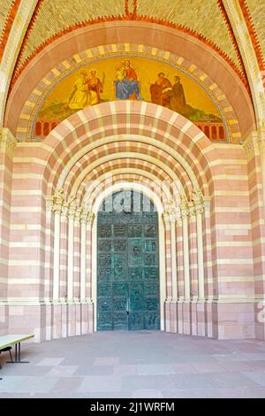 Portale della Cattedrale di Speyer in Renania-Palatinato, Germania. Speyer è una città della Renania-Palatinato in Germania con circa 50.000 abitanti Foto Stock