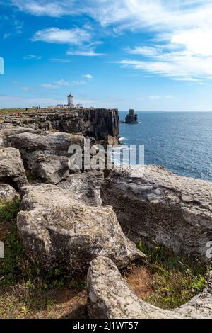 Impressionanti scogliere di capo Carvoeiro a Peniche, Portogallo Foto Stock