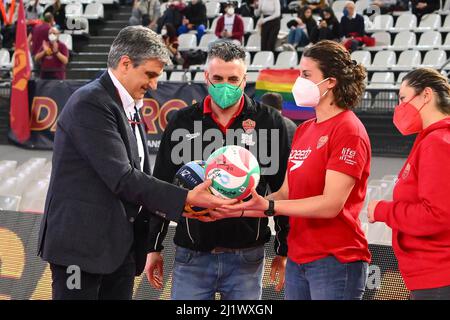 Roma, Italia. 27th Mar 2022. SIS Roma Pallanuoto durante la partita del Campionato di Pallavolo femminile Serie A1 tra acqua & Sapone Volley Roma e Delta Despar Trentino a PalaEur, 27th marzo 2022 a Roma, Italia. (Foto di Domenico Cippitelli/Pacific Press) Credit: Pacific Press Media Production Corp./Alamy Live News Foto Stock