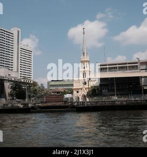 Architettura Gotica Revival la Chiesa del Santo Rosario, conosciuta anche come Chiesa di Kalawar, una chiesa cattolica romana sulla riva orientale del fiume Chao Phraya Bangkok Foto Stock