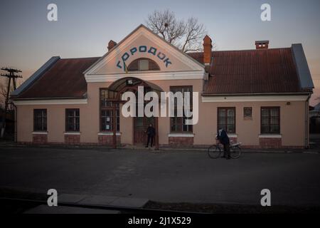 Lviv, Ucraina. 23rd Mar 2022. La vita quotidiana appena fuori dalla città, a Lviv Lviv Oblast Ucraina, 23 marzo 2022. Floyd morì dopo essere stato trattenuto dagli ufficiali di polizia di Minneapolis il Memorial Day. (Foto di Simon Jankowski/Sipa USA) Credit: Sipa USA/Alamy Live News Foto Stock