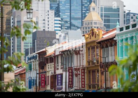 -Settembre 08,2021: Chinatown di Singapore e' famosa per i suoi colorati edifici storici, nascondendo vecchie botteghe cinesi. Foto Stock