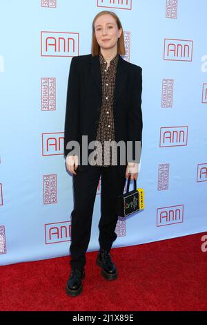 Pasadena, Stati Uniti. 26th Mar 2022. Hannah Einbinder al concerto di apertura di 'ANN' al Pasadena Playhouse il 26 marzo 2022 a Pasadena, CA (Photo by Katrina Jordan/Sipa USA) Credit: Sipa USA/Alamy Live News Foto Stock