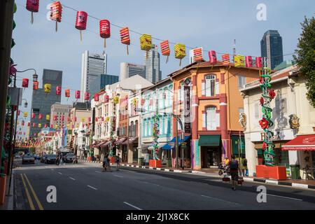 -Settembre 08,2021: Chinatown di Singapore e' famosa per i suoi colorati edifici storici, nascondendo vecchie botteghe cinesi. Foto Stock