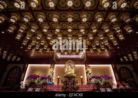 Singapore City, Singapore-Settembre 08,2021: Il Tempio Relico del dente di Buddha e' un complesso di templi e musei situato nel quartiere Chinatown di Singapore. Foto Stock