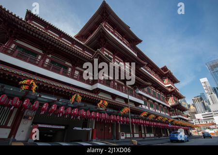 Singapore City, Singapore-Settembre 08,2021: Il Tempio Relico del dente di Buddha e' un complesso di templi e musei situato nel quartiere Chinatown di Singapore. Foto Stock