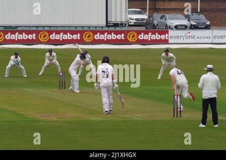 Chester le Street, Inghilterra, 28 marzo 2022. Ben Raine di Durham bowling a Adam Lyth of Yorkshire durante la loro partita di riscaldamento al Riverside Ground. Credit: Colin Edwards/Alamy Live News Foto Stock