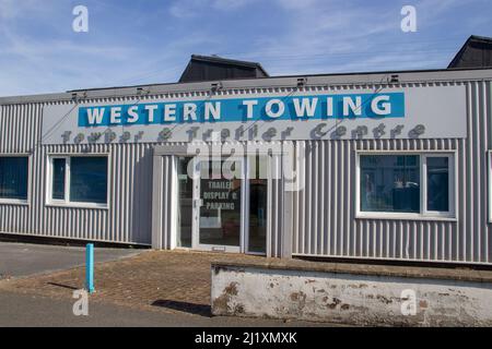 EXETER, DEVON, Regno Unito - 21 SETTEMBRE 2021 commerciante occidentale del rimorchio di traino sulla proprietà commerciale di Marsh Barton Foto Stock