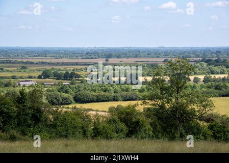 Affacciato su Otmoor, una zona bassa di zone umide e un habitat di uccelli, Oxfordshire, Regno Unito Foto Stock