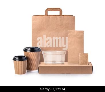 Set di imballaggio in cartone. Scatole e confezioni per la consegna di pizza, hamburger e fast food, borse per la spesa in bianco. Tazza da caffè usa e getta, mockup pacchetto da asporto. Foto Stock