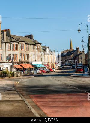 High Street che attraversa Biggar, Scozia, Regno Unito Foto Stock