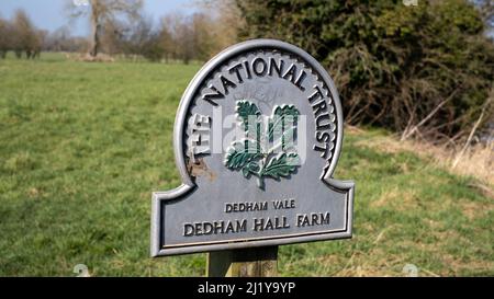 Il cartello del National Trust a Dedham vale Foto Stock