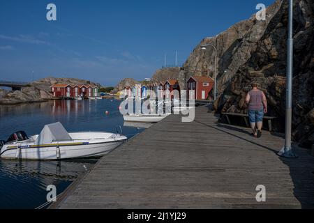 10 settembre 2021 - Smogen, Svezia: Le tradizionali barche della costa occidentale svedese attraggono turisti in questa regione dell'arcipelago Foto Stock