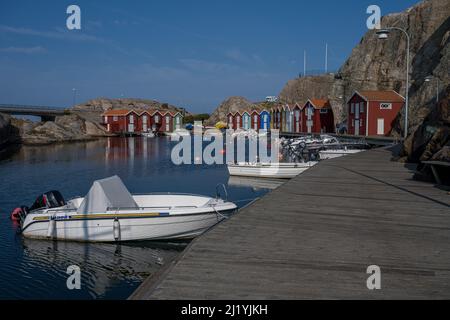 10 settembre 2021 - Smogen, Svezia: Le tradizionali barche della costa occidentale svedese attraggono turisti in questa regione dell'arcipelago Foto Stock