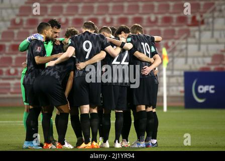 DOHA, QATAR - MARZO 27: New Zealand Team, durante la partita di qualificazione della Coppa del mondo FIFA Qatar 2022 tra la Nuova Zelanda e Tahiti al Grand Hamad Stadium il 27 marzo 2022 a Doha, Qatar. (Foto tramite MB Media) Foto Stock