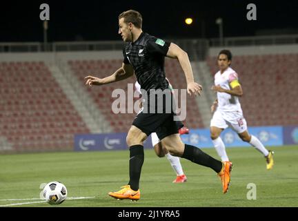 DOHA, QATAR - MARZO 27: Chris Wood della Nuova Zelanda in azione, durante la Coppa del mondo FIFA Qatar 2022 partita di qualificazione tra la Nuova Zelanda e Tahiti al Grand Hamad Stadium il 27 marzo 2022 a Doha, Qatar. (Foto tramite MB Media) Foto Stock