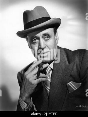 ALASTAIR SIM Ritratto come il falso mezzo MR. Squales a LONDRA APPARTIENE A ME aka DULCIMER STREET 1948 regista SIDNEY GILLIAT romanzo Norman Collins sceneggiatura Sidney Gilliat e J.B. Produttori Williams Sidney Gilliat e Frank Launder immagini singole General Film Distributors (GFD) Foto Stock