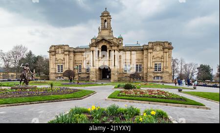 Bradford's Cartwright Hall e Lister Park in primavera. Foto Stock