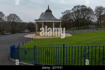 La band si trova al Lister Park, Bradford, Yorkshire. Foto Stock