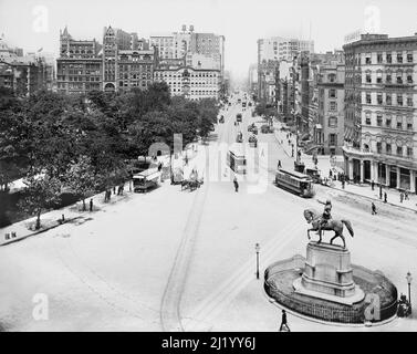 Vista ad angolo alto di Union Square guardando verso nord verso Union Square West e Park Avenue South, New York City, New York, USA, Detroit Publishing Company, 1900 Foto Stock