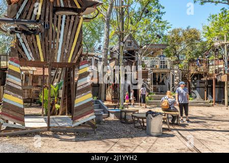 Il Music Box Village è un luogo di esibizione interattiva di arte e musica nel quartiere Bywater di New Orleans, Louisiana, USA. Foto Stock