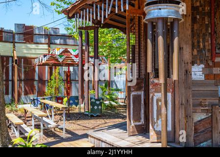 Il Music Box Village è un luogo di esibizione interattiva di arte e musica nel quartiere Bywater di New Orleans, Louisiana, USA. Foto Stock