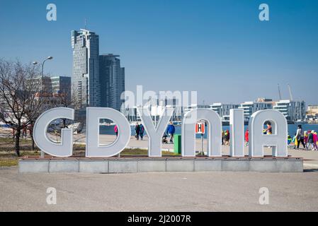 10 settembre 2020 Gdynia Polonia, l'iscrizione della città in lettere sul lungofiume vicino al mare Foto Stock