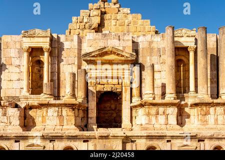 Il Teatro Sud alle rovine romane di Jerash, Jerash, Giordania. Foto Stock