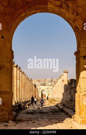 Il Tetrapylon settentrionale alle rovine romane di Jerash, Jerash, Giordania. Foto Stock