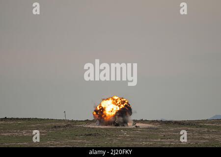 In un momento storico di addestramento per la Guardia Nazionale dell'Esercito Idaho, soldati della Charlie Company, 2-116th Combined Arms Battaglione, 116th Cavalry Brigade Combat Team, Sparato il MGF - Javelin portatile anti-missile serbatoio la Domenica mentre conducendo una serie di esercizi di campo di allenamento in programma per la settimana sulle gamme Orchard Combat Training Center. Foto Stock