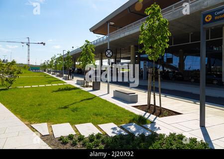 Bergen, Norvegia - 27 maggio 2018: Vista dell'aeroporto di Bergen. Moderno edificio terminale. Foto Stock