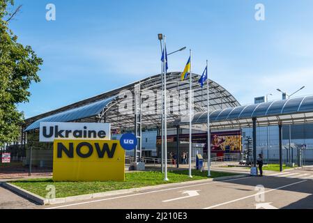 Kiev, Ucraina - 7 settembre 2021: Stazione ferroviaria di Ukrzaliznytsia nell'aeroporto di Boryspil a Kiev, Ucraina. Viaggi ucraini. Foto Stock