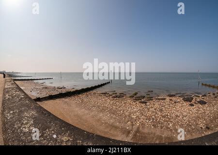 Vista fisheye grandangolare della spiaggia di Hunstanton sulla costa nord del Norfolk Foto Stock