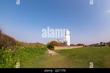 Vista fisheye grandangolare del vecchio faro, che è stato convertito in una casa di vacanza, nella città di mare di Hunstanton sul nord Nor Foto Stock