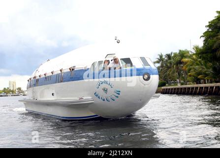 DAVE DRIMMER ONDEGGIA DAL MONDO SOLO PLANEBOAT. L'IDROVOLANTE È UN'IMBARCAZIONE REALIZZATA CON UN VELIVOLO TERRESTRE ( BOEING 307 STRATOLINER ) PRECEDENTEMENTE DI PROPRIETÀ DI HOWARD HUGHES.FT. LAUDERDALE.USA. FOTO: GARY ROBERTS Foto Stock