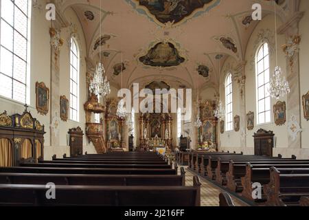 Vista interna della chiesa barocca di San Martino a Riegel im Kaiserstuhl, Baden-Württemberg, Germania Foto Stock