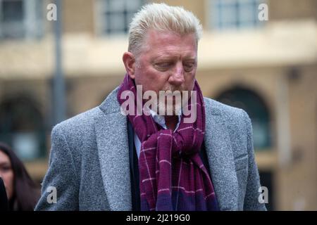 Londra, Inghilterra, Regno Unito. 29th Mar 2022. L'ex tennista tedesco BORIS BECKER arriva al Southwark Crown Court di Londra dove viene perseguito dal servizio di insolvenza per non aver ottemperato agli obblighi di divulgazione delle informazioni dopo essere stato dichiarato in fallimento. (Credit Image: © Tayfun Salci/ZUMA Press Wire) Foto Stock