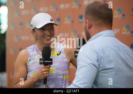 IgA Swiatek (POL) ha sconfitto Coco Gauff (USA) 6-3, 6-1, al Miami Open in corso di disputazione all'Hard Rock Stadium di Miami Gardens, Florida il 28 marzo 2022: © Karla Kinne/Tennisclix/CSM Foto Stock