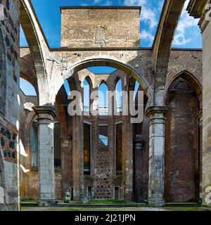 Chiesa romanica rovina Old St. Alban al tramonto, Germania, Renania settentrionale-Vestfalia, Renania, Colonia Foto Stock