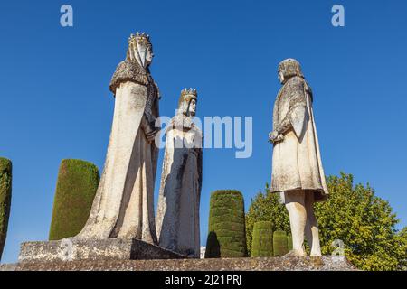 Statue di Re Ferdinando, Regina Isabella e Cristoforo Colombo nel giardino dell'alcazar a Cordoba Foto Stock