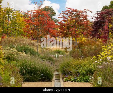 Rill nel Paradise Garden progettato dall'architetto di paesaggio Tom Stuart-Smith a Bridgewater, Salford, Regno Unito Foto Stock