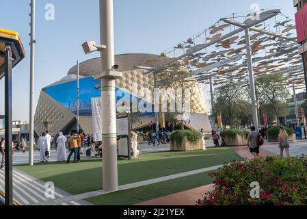 Dubai Emirati Arabi Uniti Marzo 22 2022 Dubai International Expo 2020 visitatori visitano la fiera Foto Stock