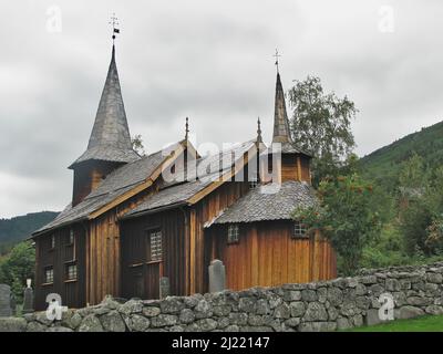 Colpo della chiesa di Hol gamle kirke a Holet, Norvegia Foto Stock