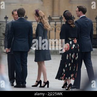 Abbazia di Westminster, Londra, Regno Unito. 29 marzo 2022. Gli ospiti tra i 1800 che hanno partecipato arrivano al Memorial Service per il Duca di Edimburgo. Immagine: Arrivo delle principesse Eugenie e Beatrice, figlie del Principe Andrew, Duca di York. Credit: Malcolm Park/Alamy Live News. Foto Stock