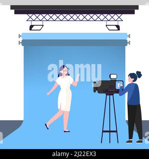 Camerawoman che lavora con il modello in studio. Ripresa video, immagine vettoriale piatta con sfondo blu. Videografo, lavoro operatore, concetto di ripresa per bann Illustrazione Vettoriale