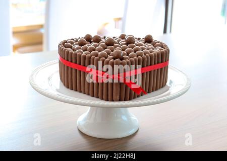 Dito al cioccolato a forma di cuore e torta Malteaser Foto Stock