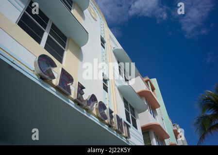 Edifici art deco su Ocean Drive a Miami The Crescent, Foto Stock